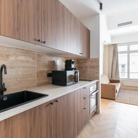 Stylish Duplex For 4 In Bastille Daire